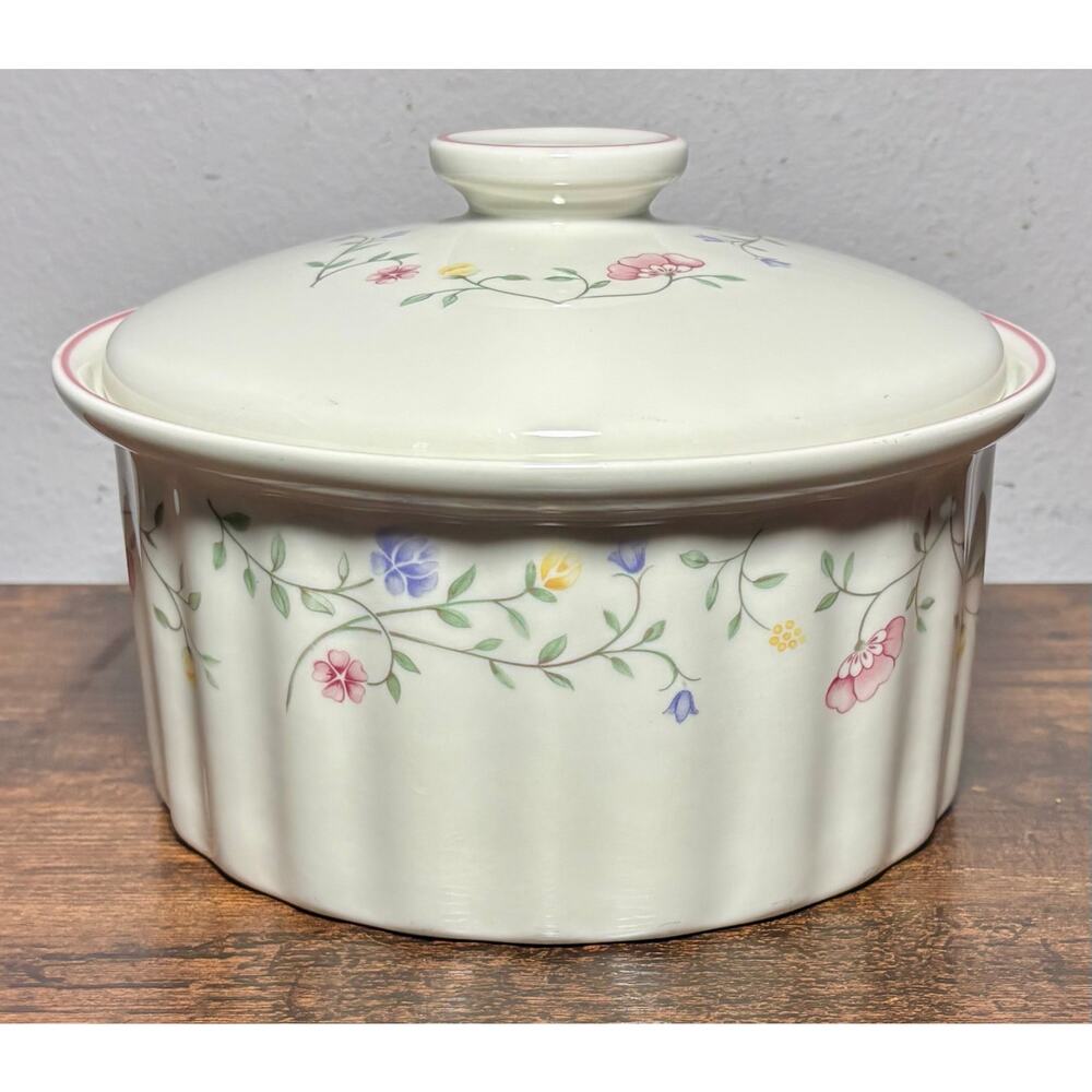 Vintage Johnson Brothers SUMMER CHINTZ La Carte 2.25 Qt Covered Casserole Dish